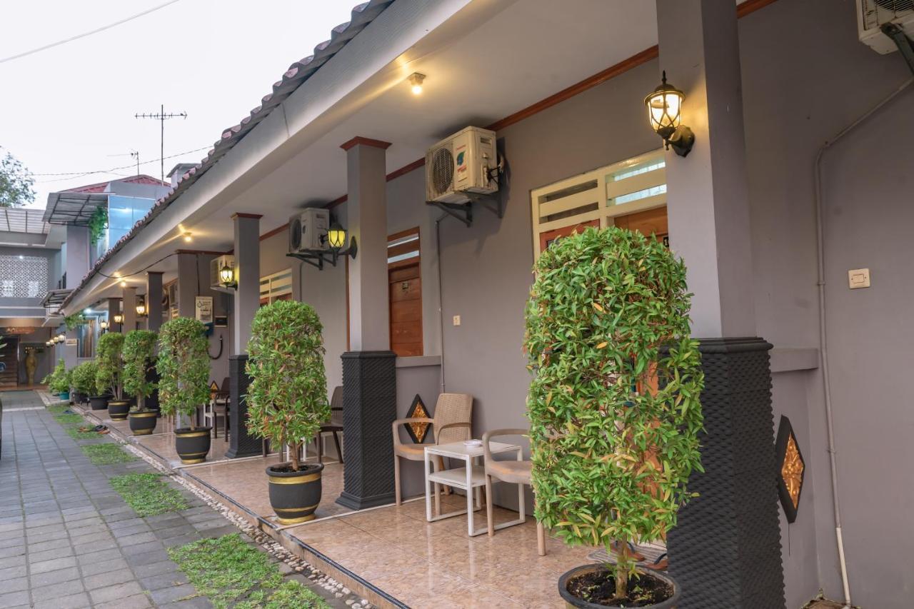 Metro Malioboro Living Hotel Джокякарта Екстериор снимка
