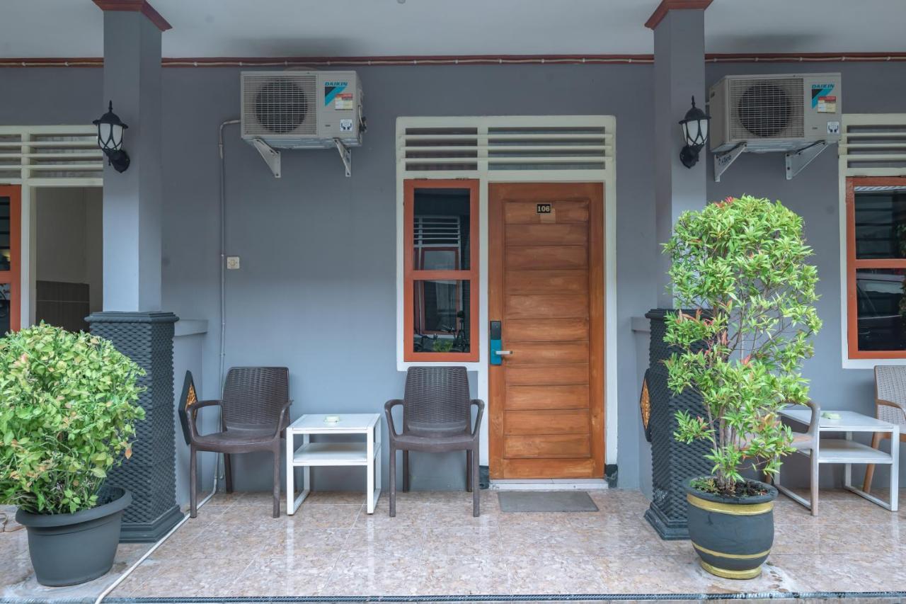 Metro Malioboro Living Hotel Джокякарта Екстериор снимка