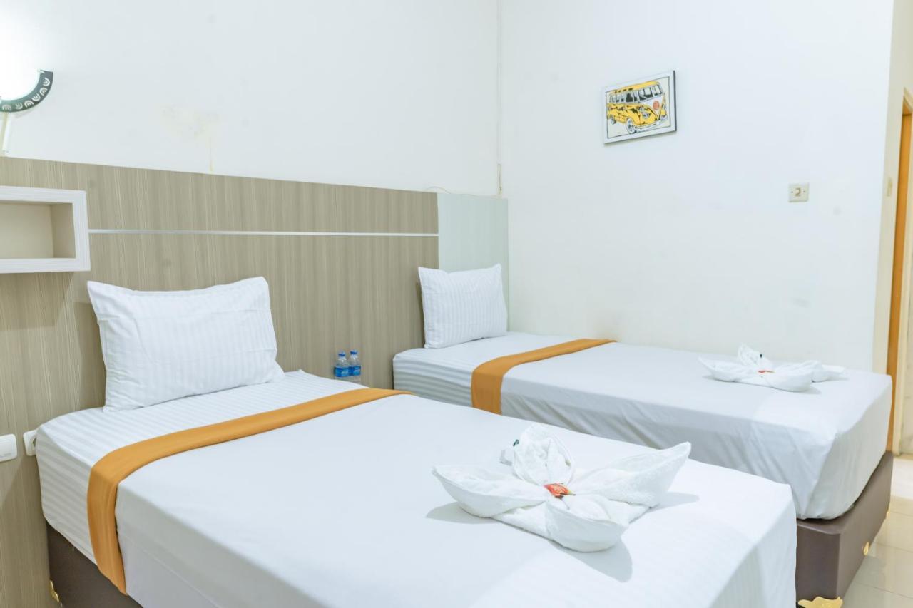 Metro Malioboro Living Hotel Джокякарта Екстериор снимка