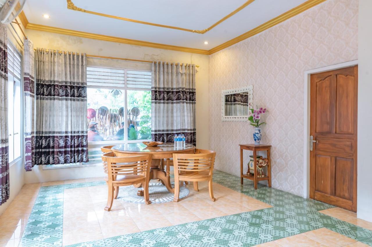 Metro Malioboro Living Hotel Джокякарта Екстериор снимка