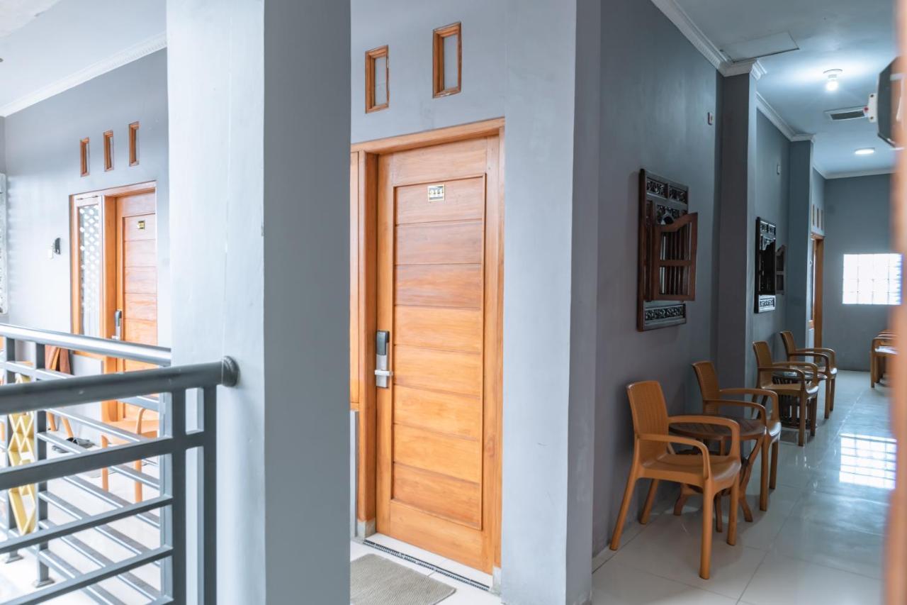 Metro Malioboro Living Hotel Джокякарта Екстериор снимка