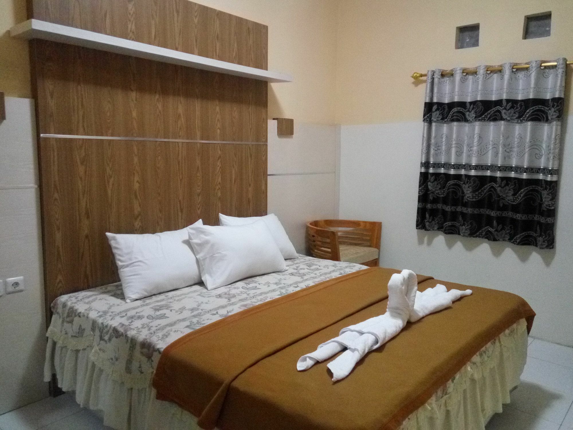 Metro Malioboro Living Hotel Джокякарта Екстериор снимка